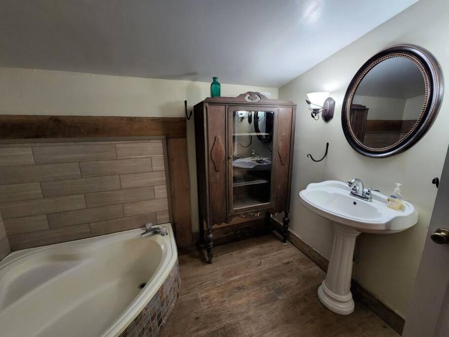 Spacious Family Farmhouse Pikeville 외부 사진